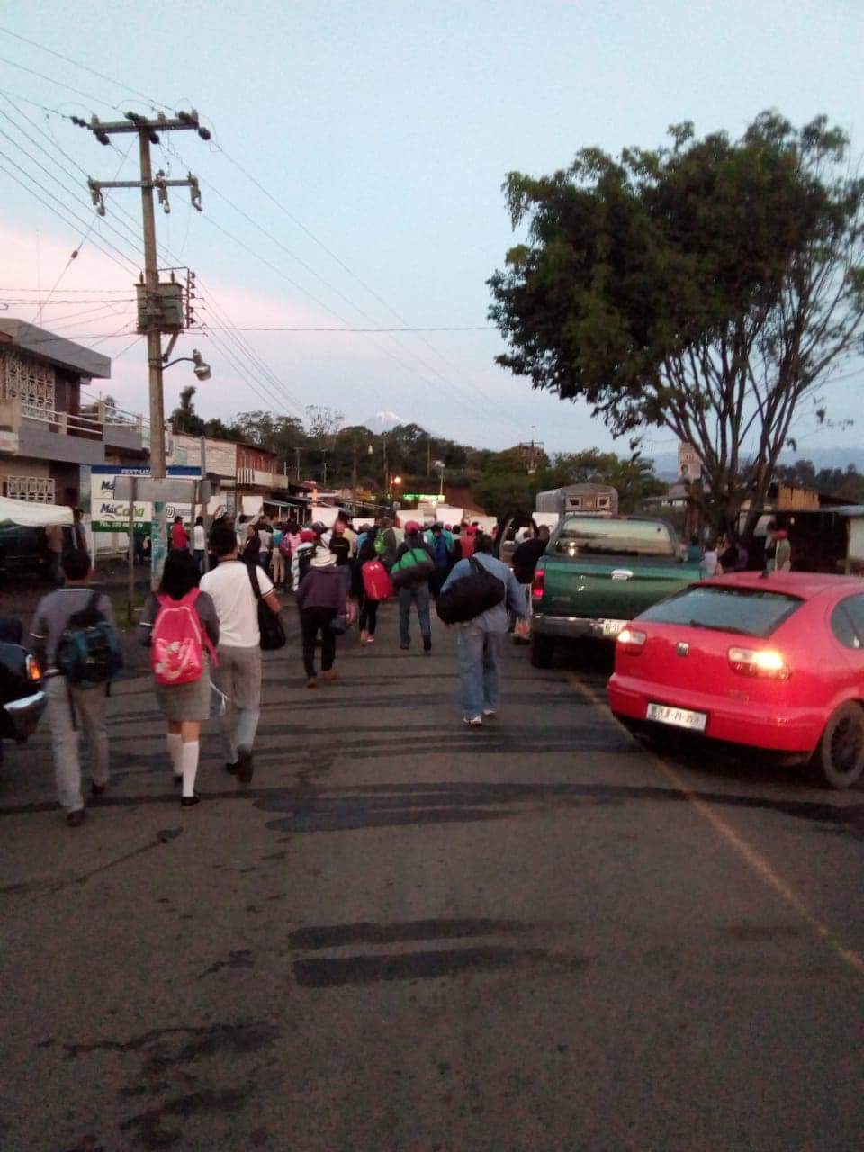 Bloquean carretera Huatusco-Conejos