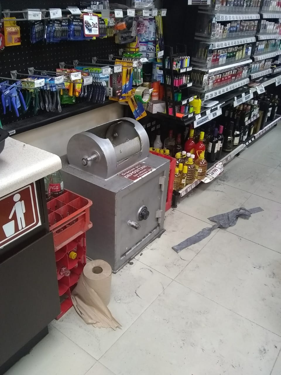 En violento atraco roban caja  fuerte de tienda OXXO con 300 mp