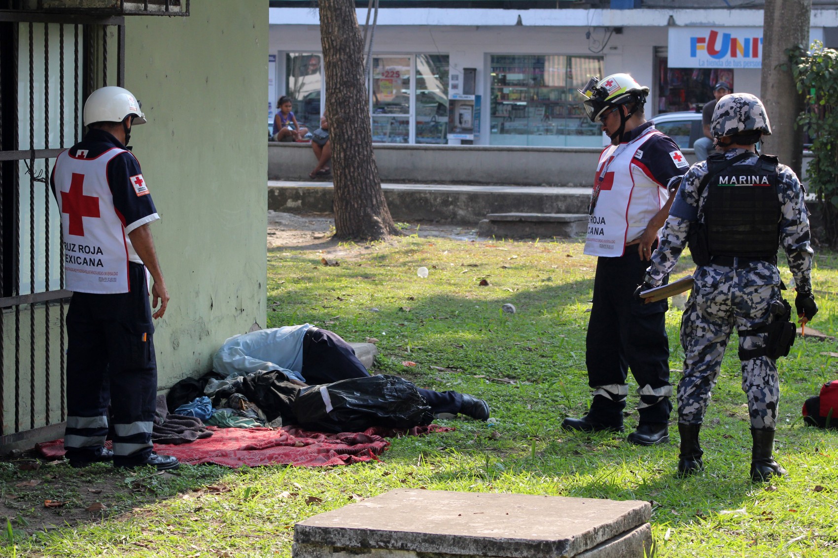 Fallece hombre en parque Zamora por presunto infarto (#281405)