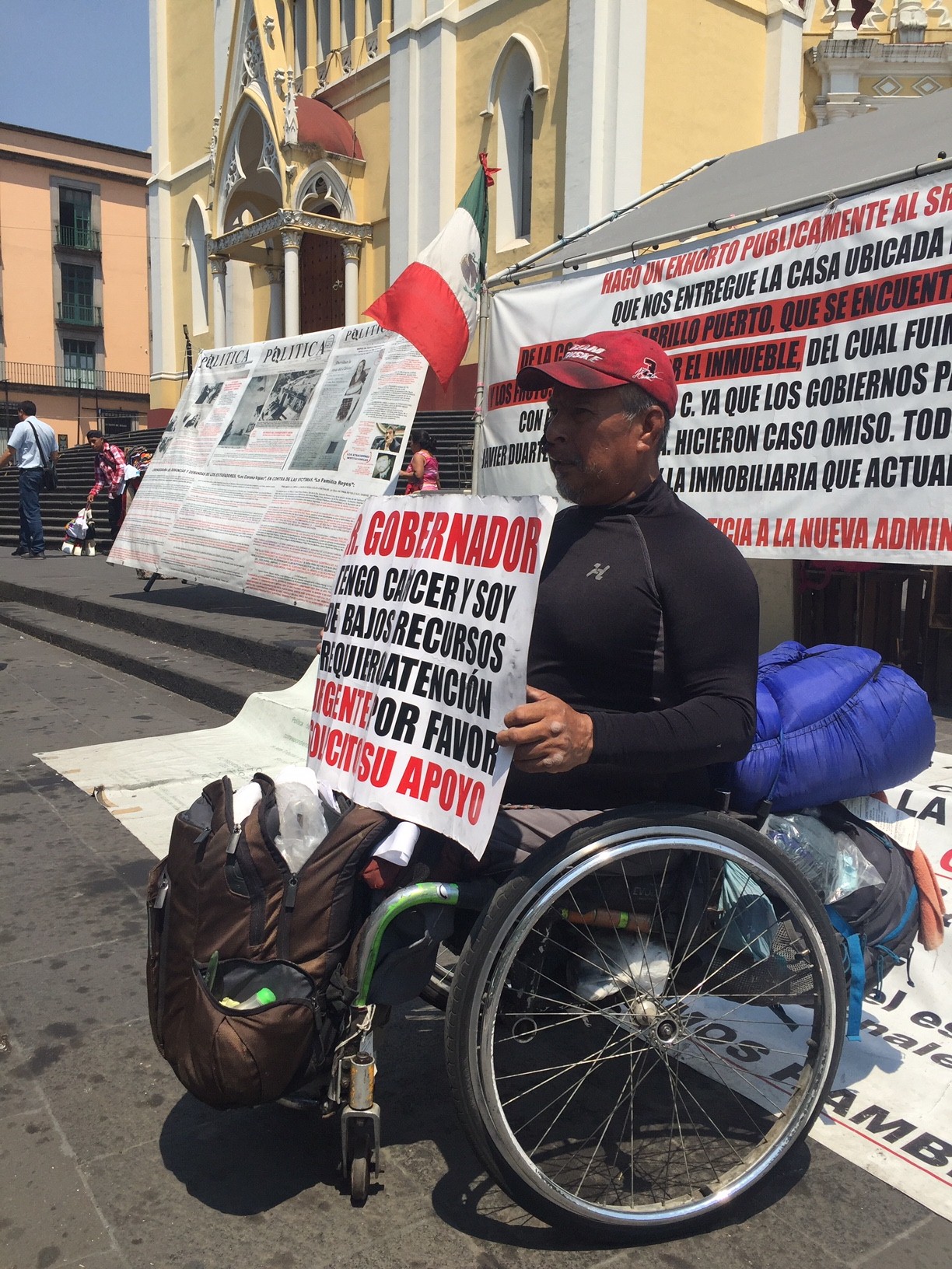 Trabajador pide apoyo para atender cáncer de piel