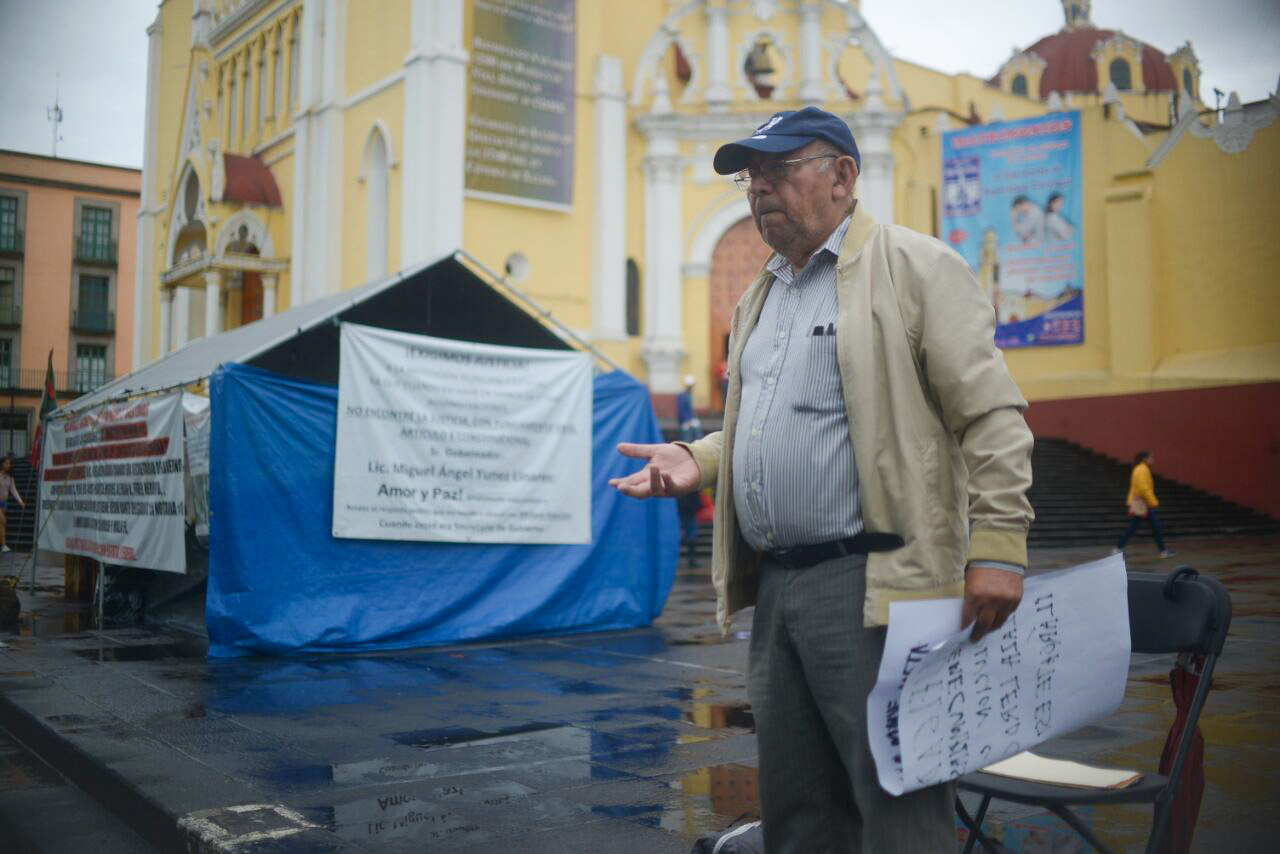 Profesor retirado inicia huelga  de hambre en Plaza Lerdo