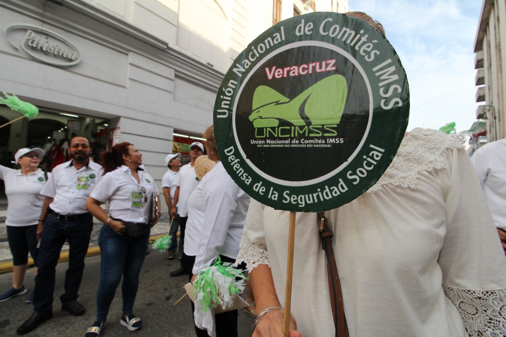 Marchan telefonistas contra resolución del IFT en Veracruz puerto