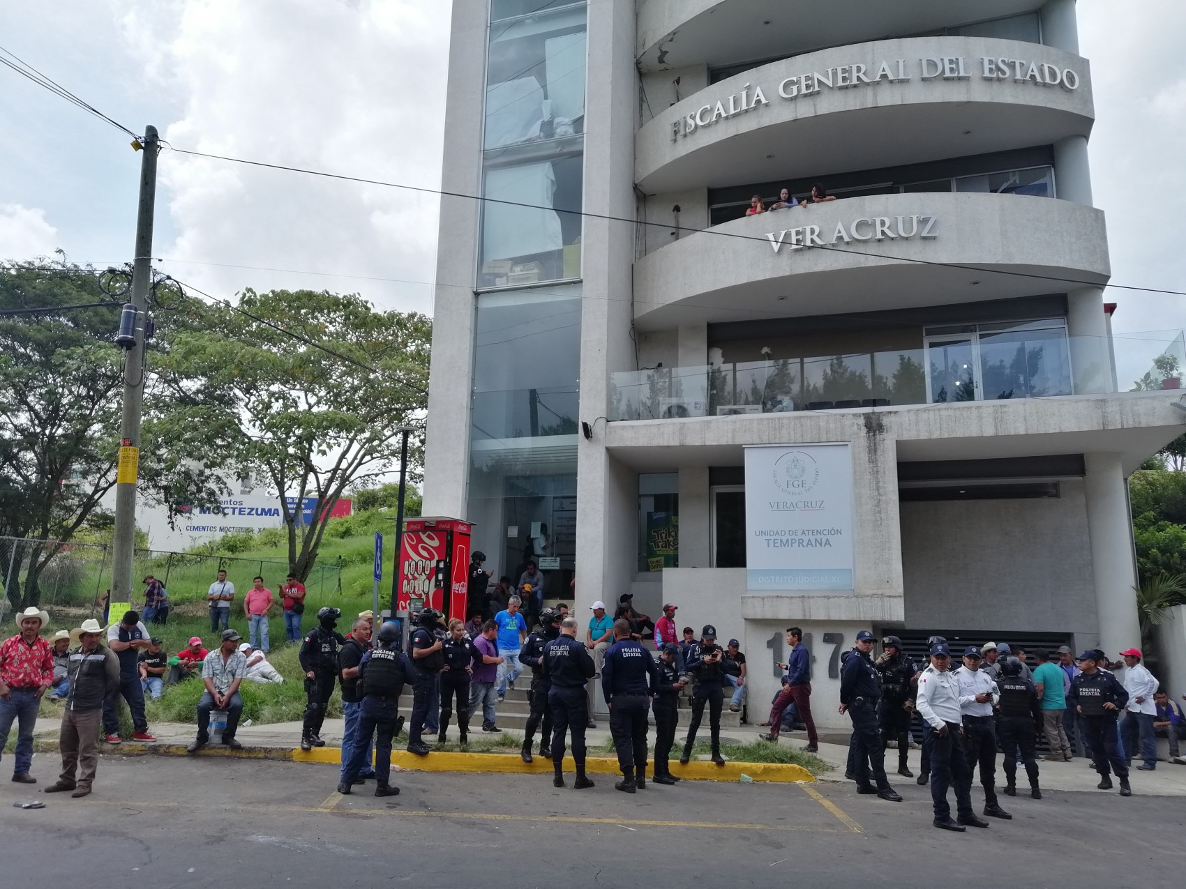Habitantes de Coscomatepec bloquean Arco Sur