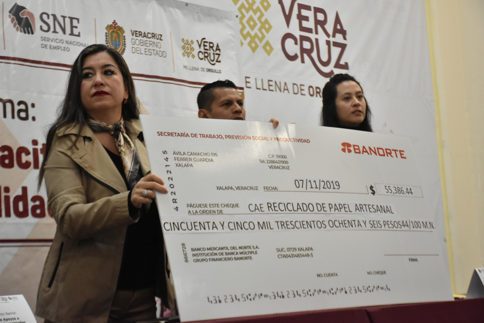 La secretaria de Trabajo, Guadalupe Argüelles hizo entrega de apoyos económicos en Modalidad de Autoempleo
