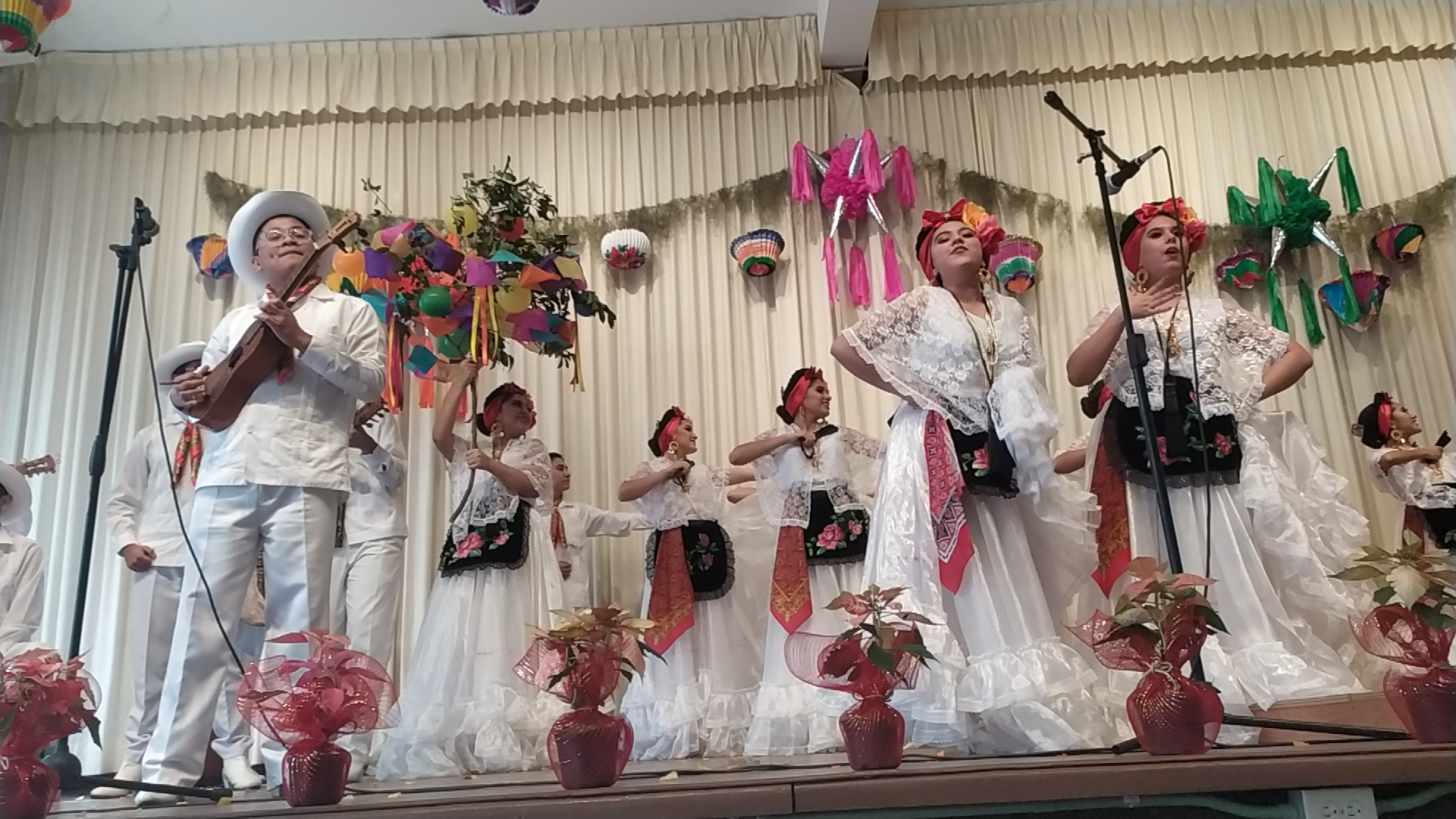 Tradición de la rama navideña se pierde, es necesario su rescate: Castelán