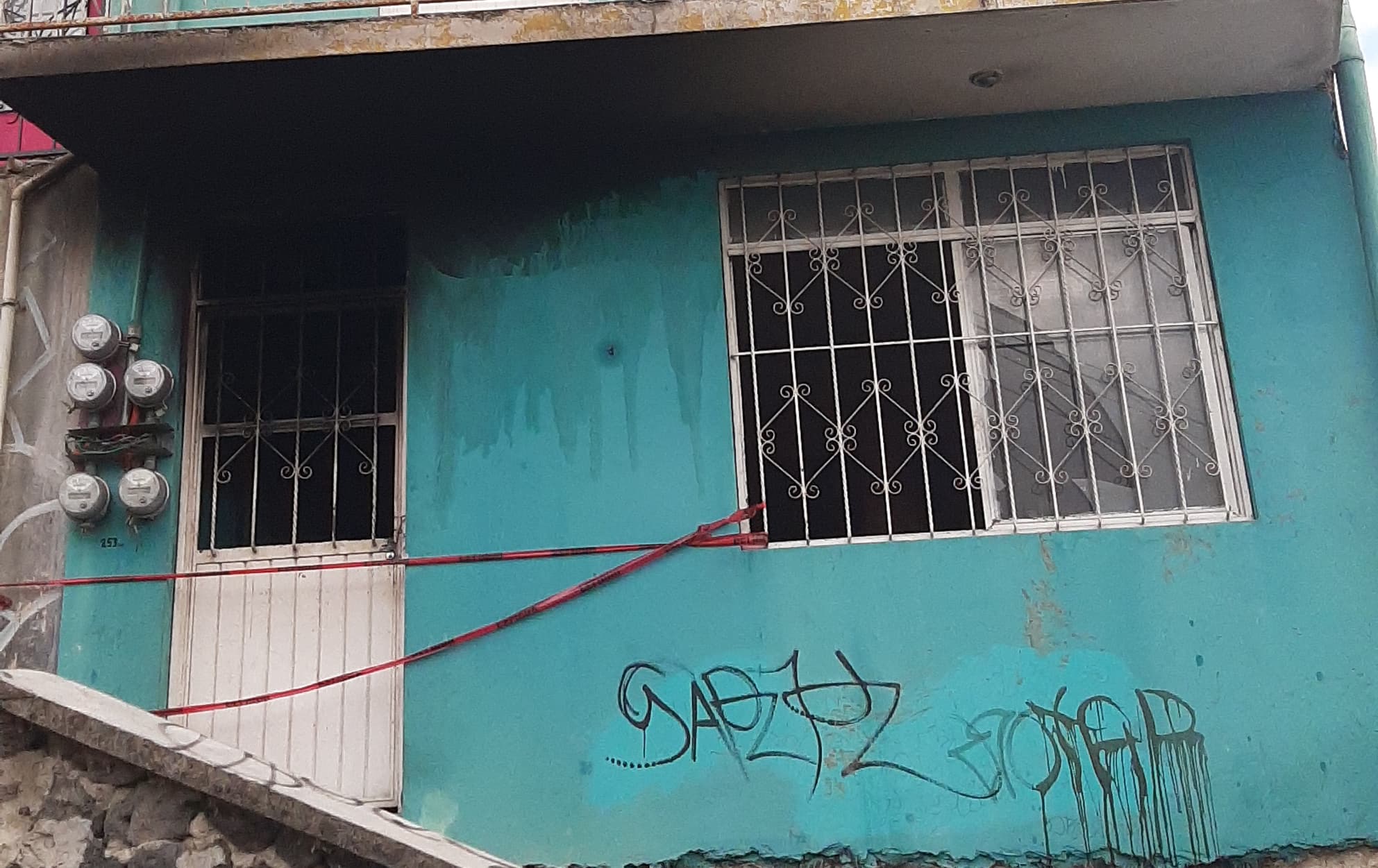 Mi niña mi niña gritaba la madre de  joven que murió calcinada en su casa