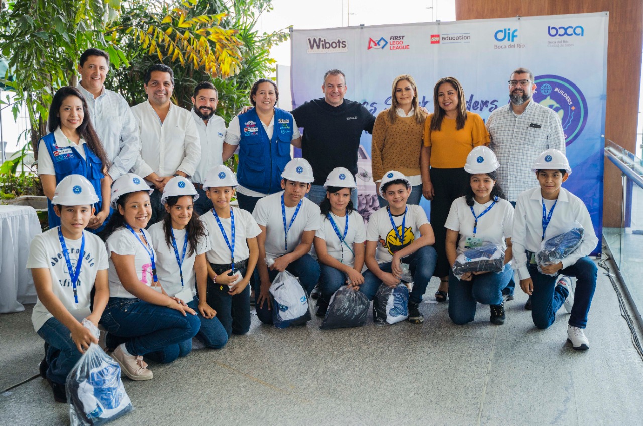 Presenta Morelli al Shark Builders, el equipo de robótica municipal