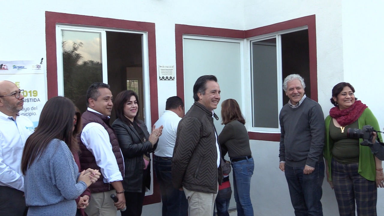 Voluntad y compromiso del Ejecutivo, al entregar viviendas a familias en Chiltoyac