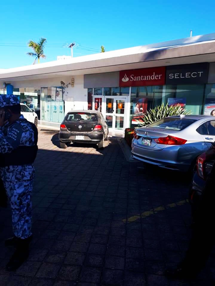 Tú le diste el pitazo a los pinches rateros, acusa cuentahabiente a cajera tras sufrir asalto