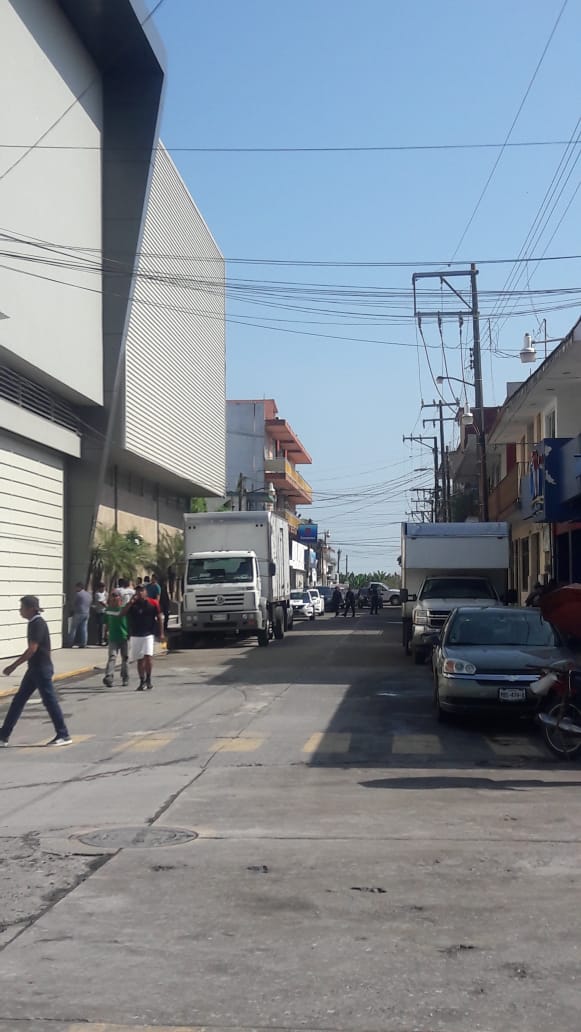 Asaltan a pareja al salir del banco en San Rafael, un herido
