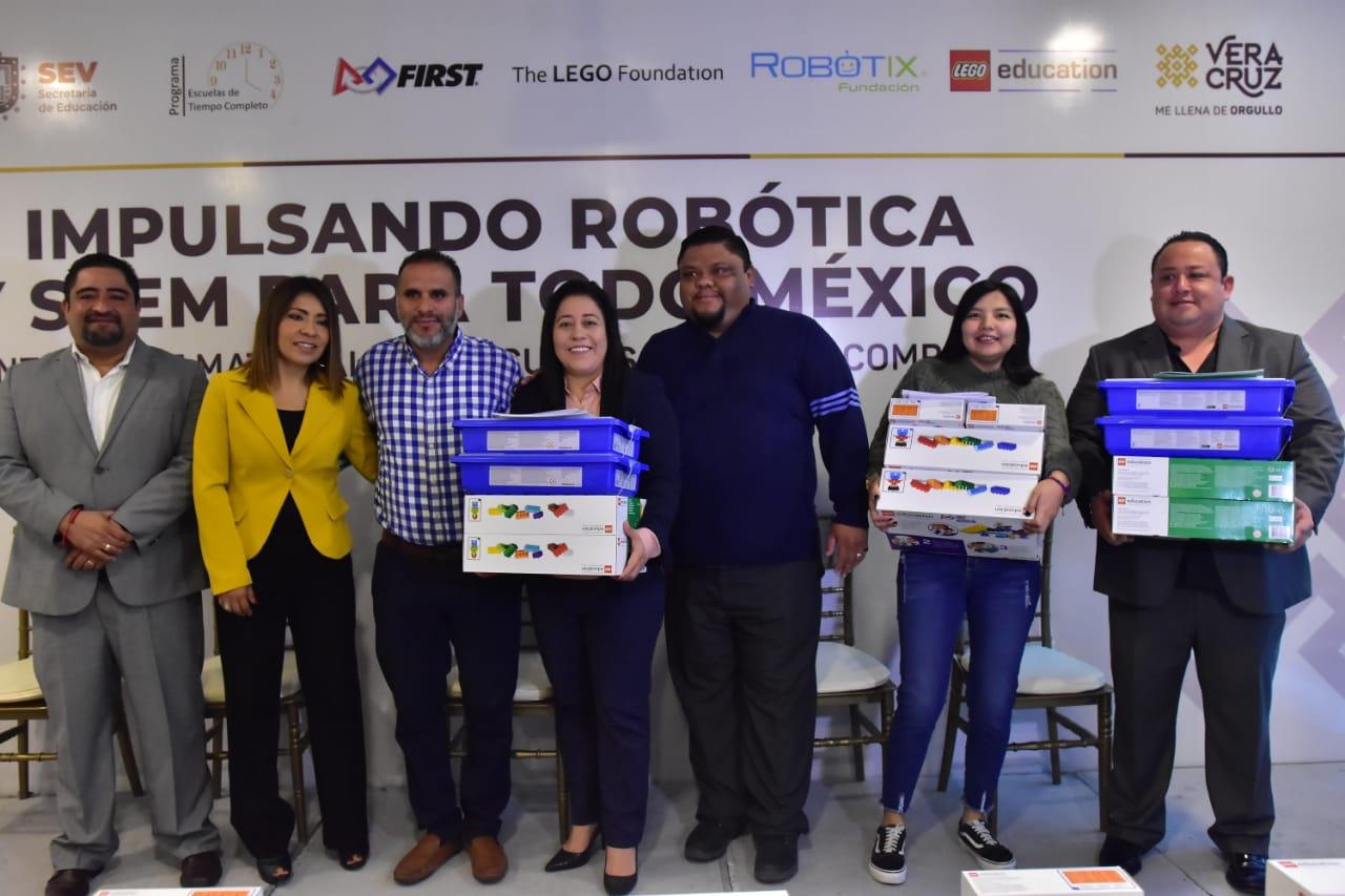 Presenta SEV proyecto piloto «Impulsando Robótica y STEM para todo México»