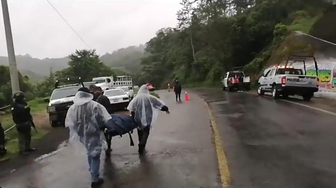 Abandonan cuerpo desmembrado en bolsas negras en Huatusco