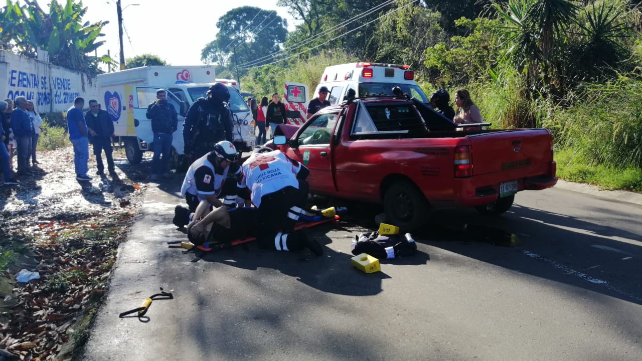 Cinco lesionados deja choque  de dos camionetas en Córdoba