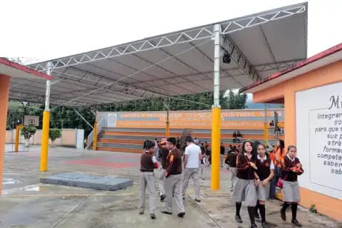 Denuncian venta de droga y alcohol  en secundaria de Mariano Escobedo