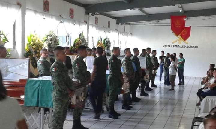 Rinden homenaje póstumo a militares de San Andrés Tuxtla fallecidos en accidente carretero