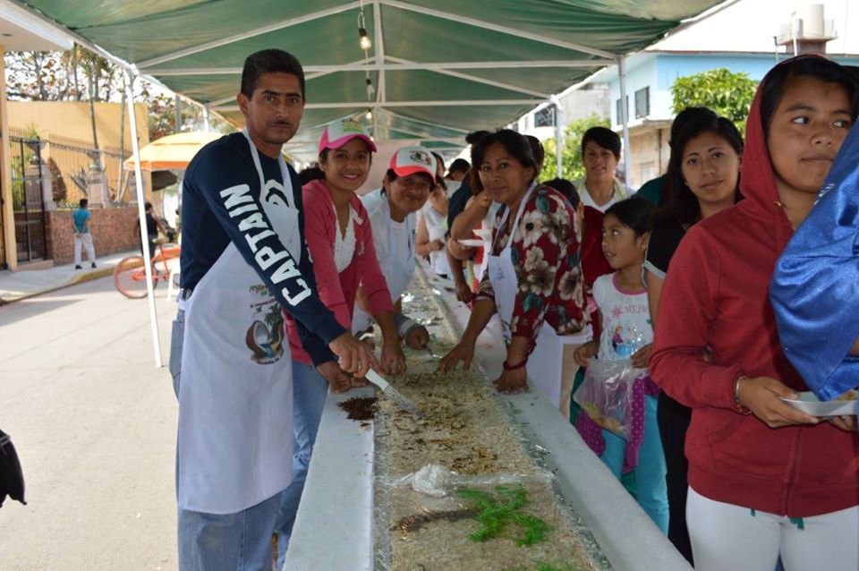 Tecolutla se prepara para romper el récord  del dulce de coco más grande del mundo