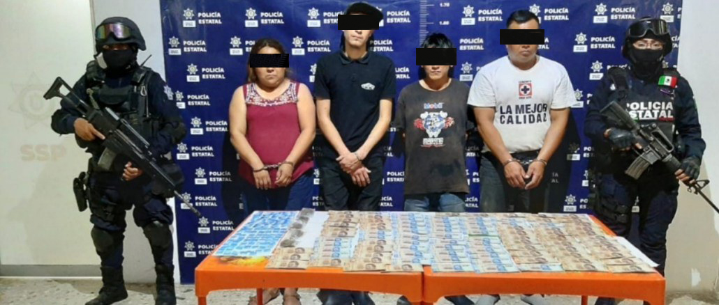 Detienen a 4 por extorsión en Coatza; familia se manifiesta