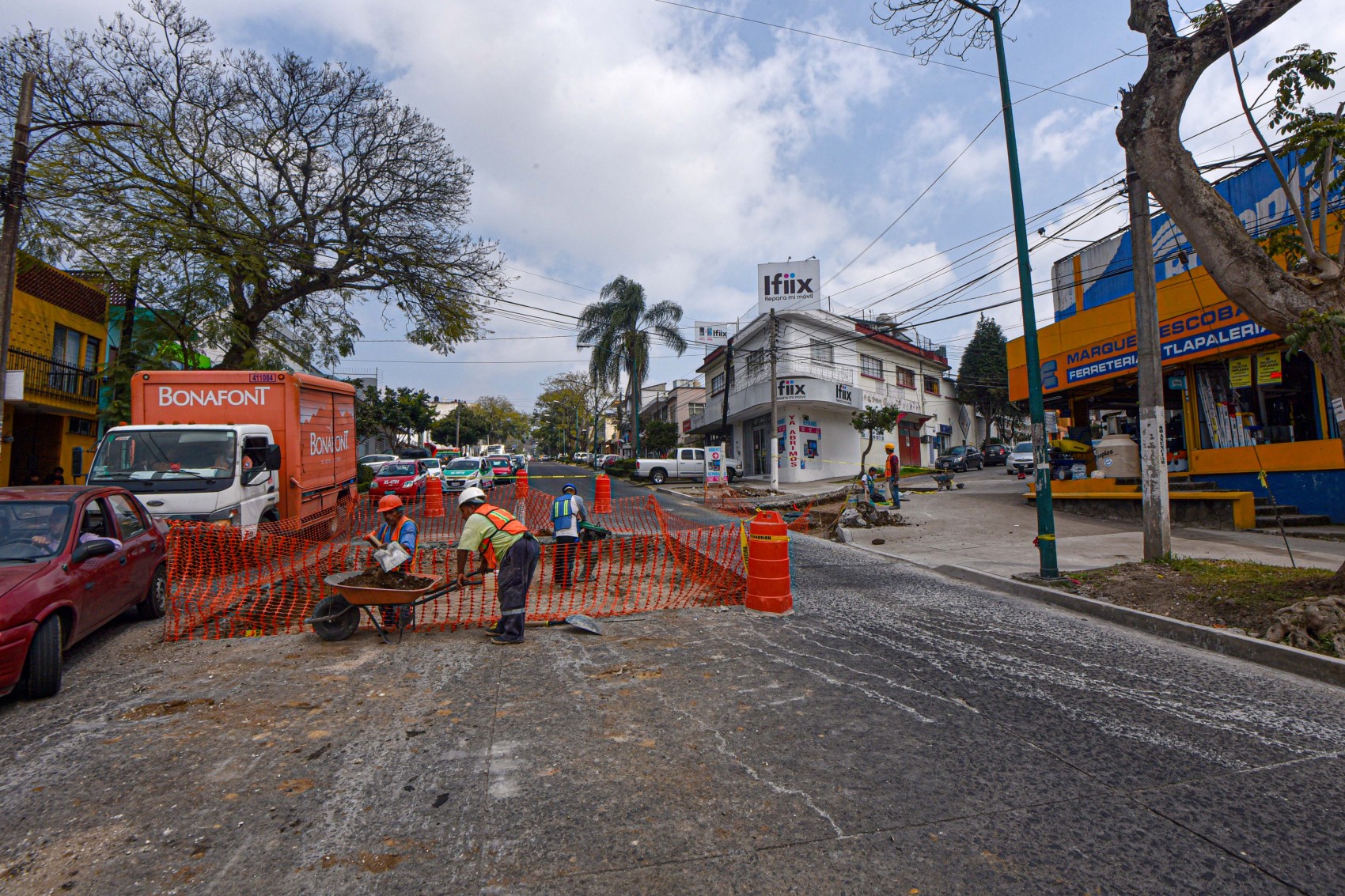 Continúan obras para  mejorar el tránsito peatonal