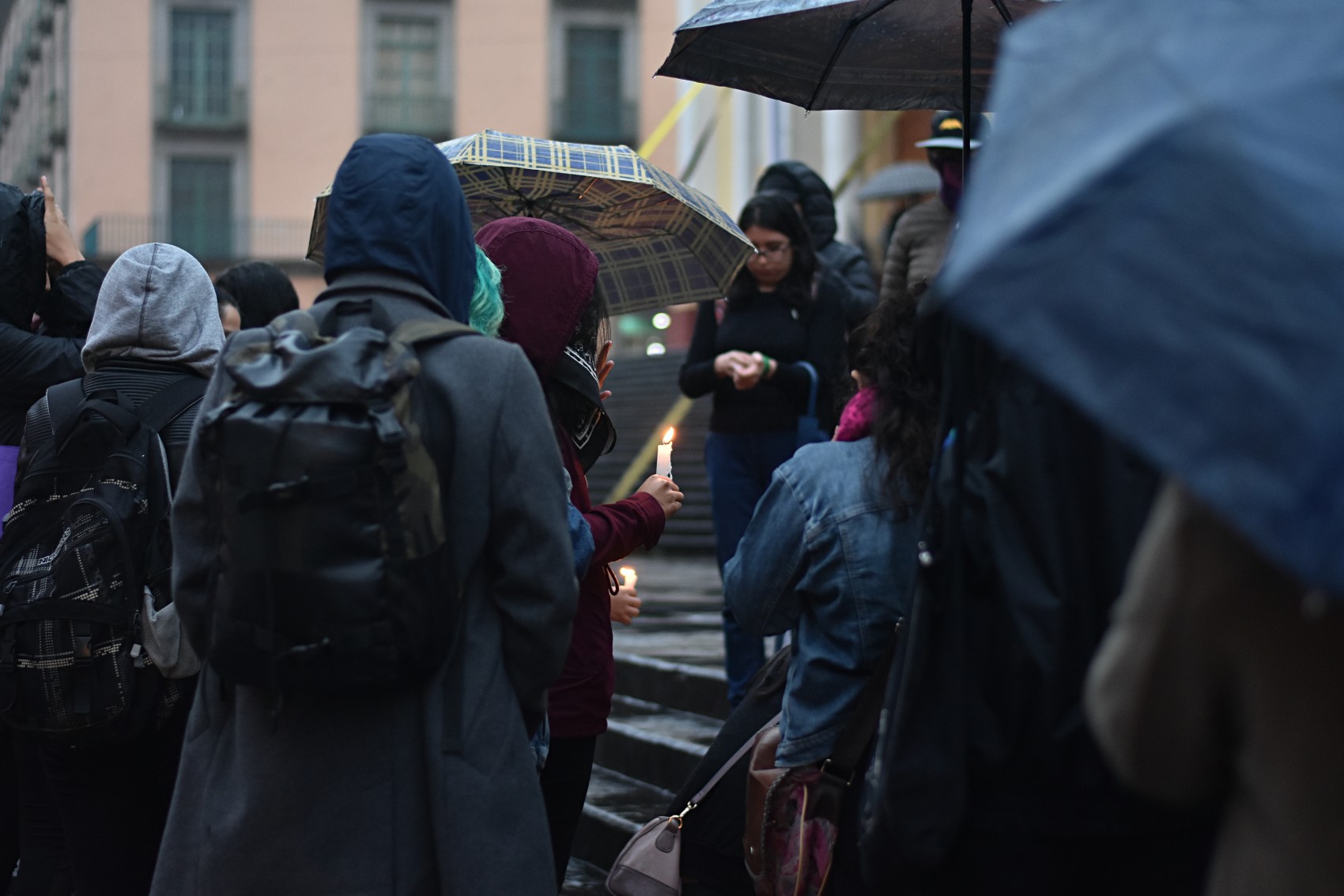 Alto a los feminicidios y castigo a  feminicidas, exigen mujeres en Plaza Lerdo