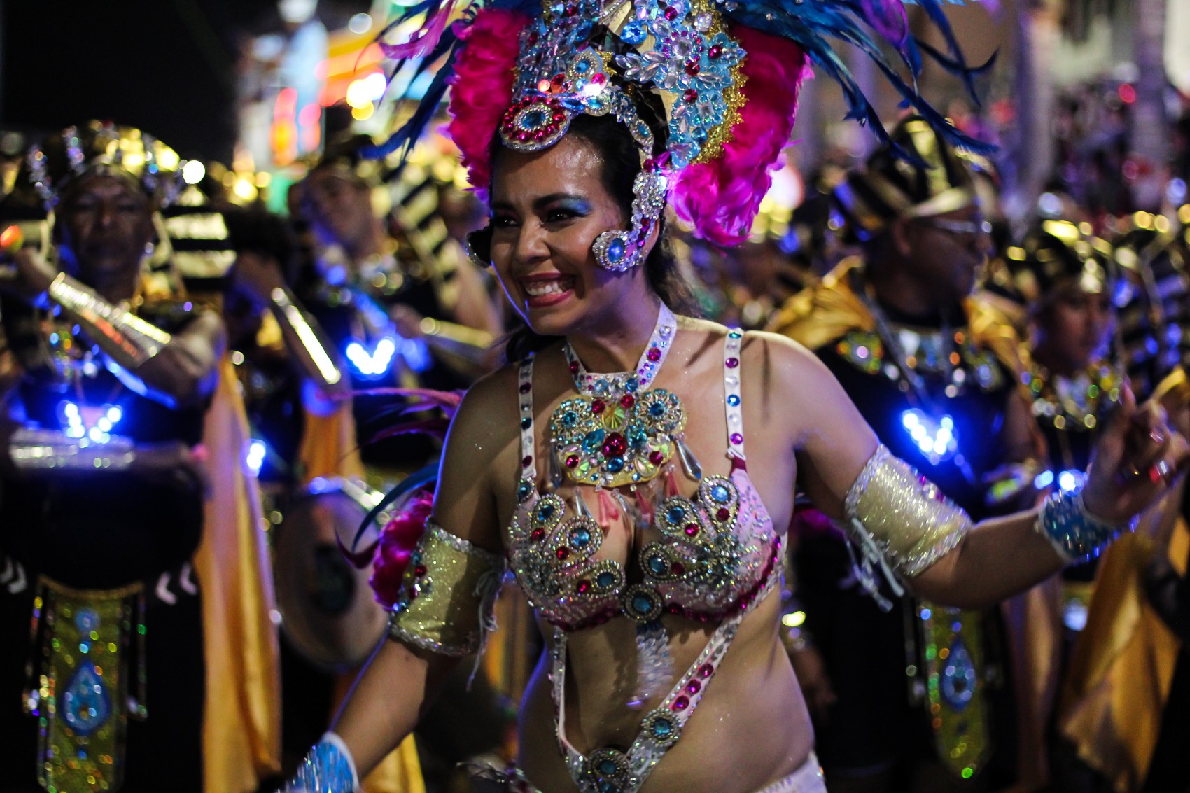 Pese a retrasos, reina la alegría en el Carnaval de Veracruz