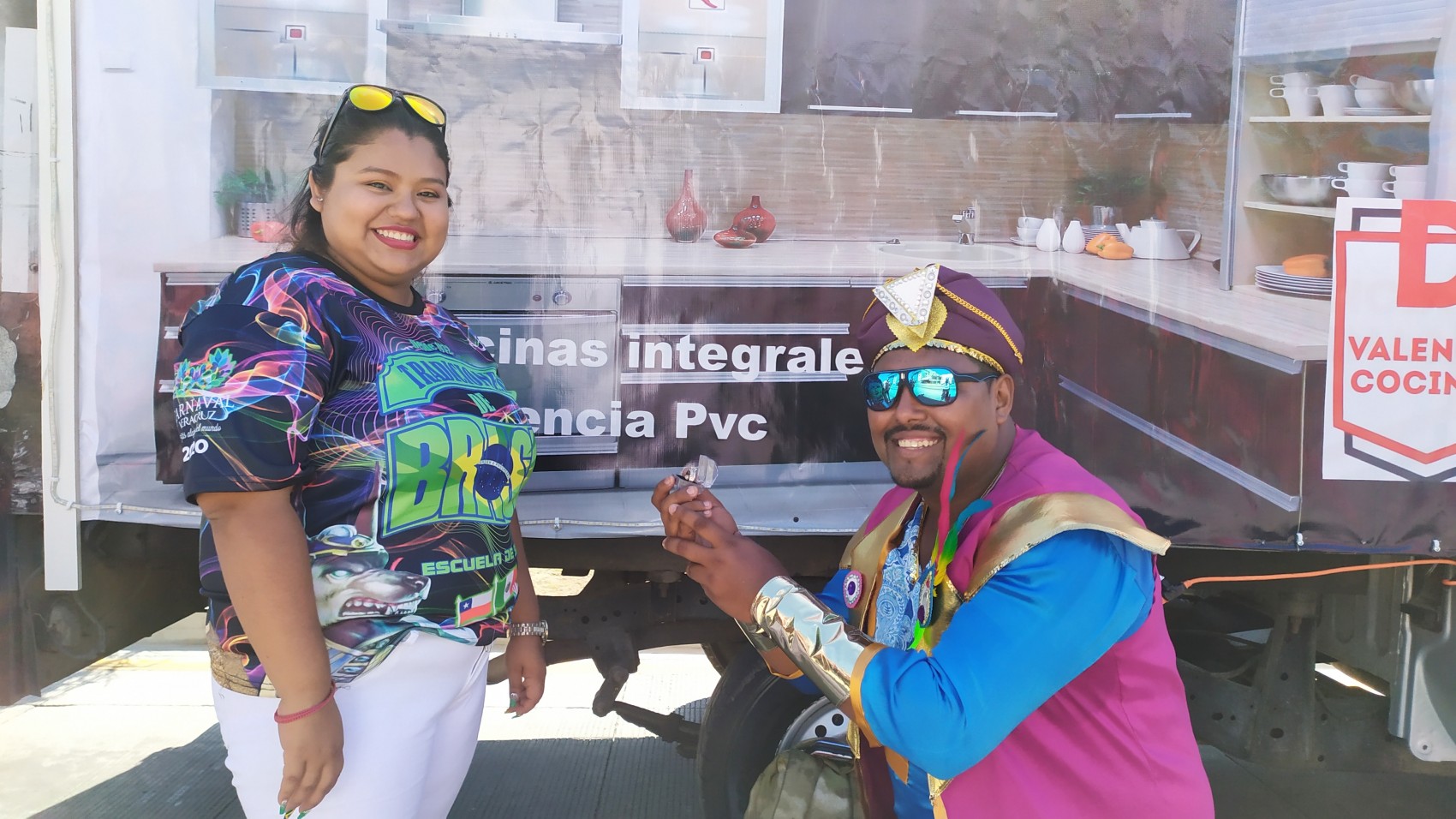 Le propone matrimonio a su novia en el segundo desfile del Carnaval