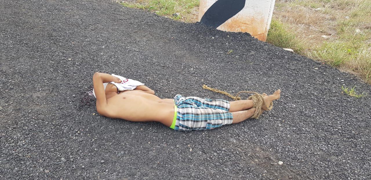 Arrojan cadáver a un costado de  la carretera La Tinaja-Cosoleacaque