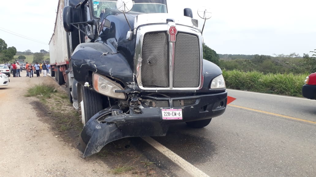 Un muerto y cuatro lesionados en accidente en San Juan Evangelista
