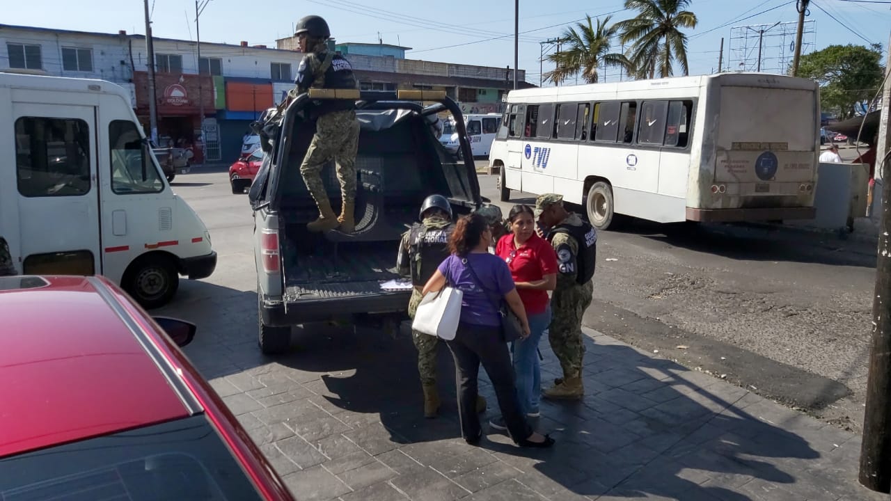 Delincuentes le quitan a empleada el dinero de su liquidación al salir del banco