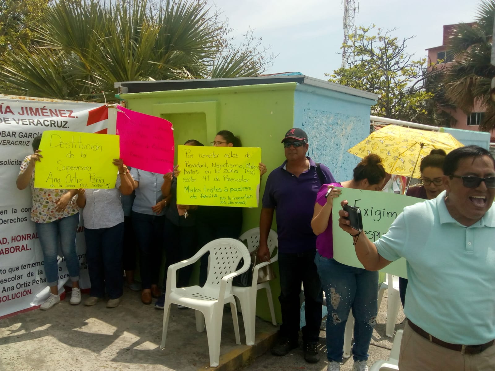 Exigen destituir a supervisora escolar por supuesto nepotismo, abuso de autoridad y acoso