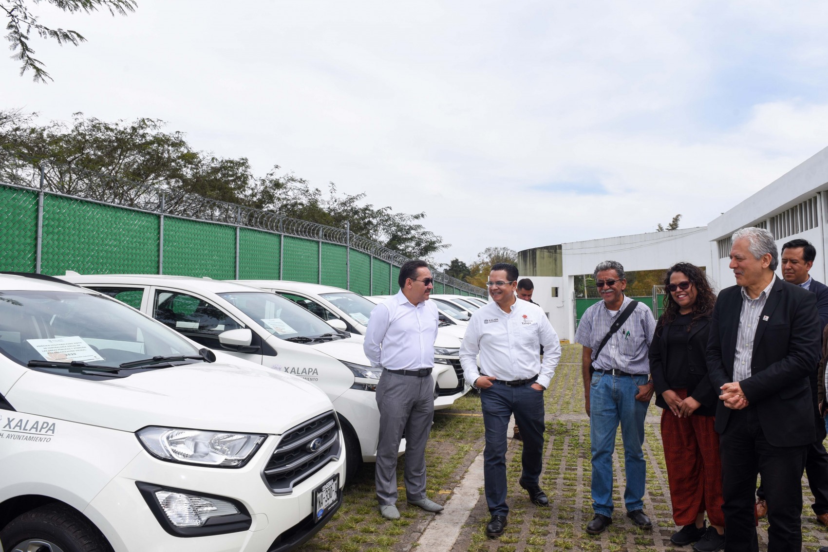 Entregan unidades vehiculares  para brindar mejores servicios públicos