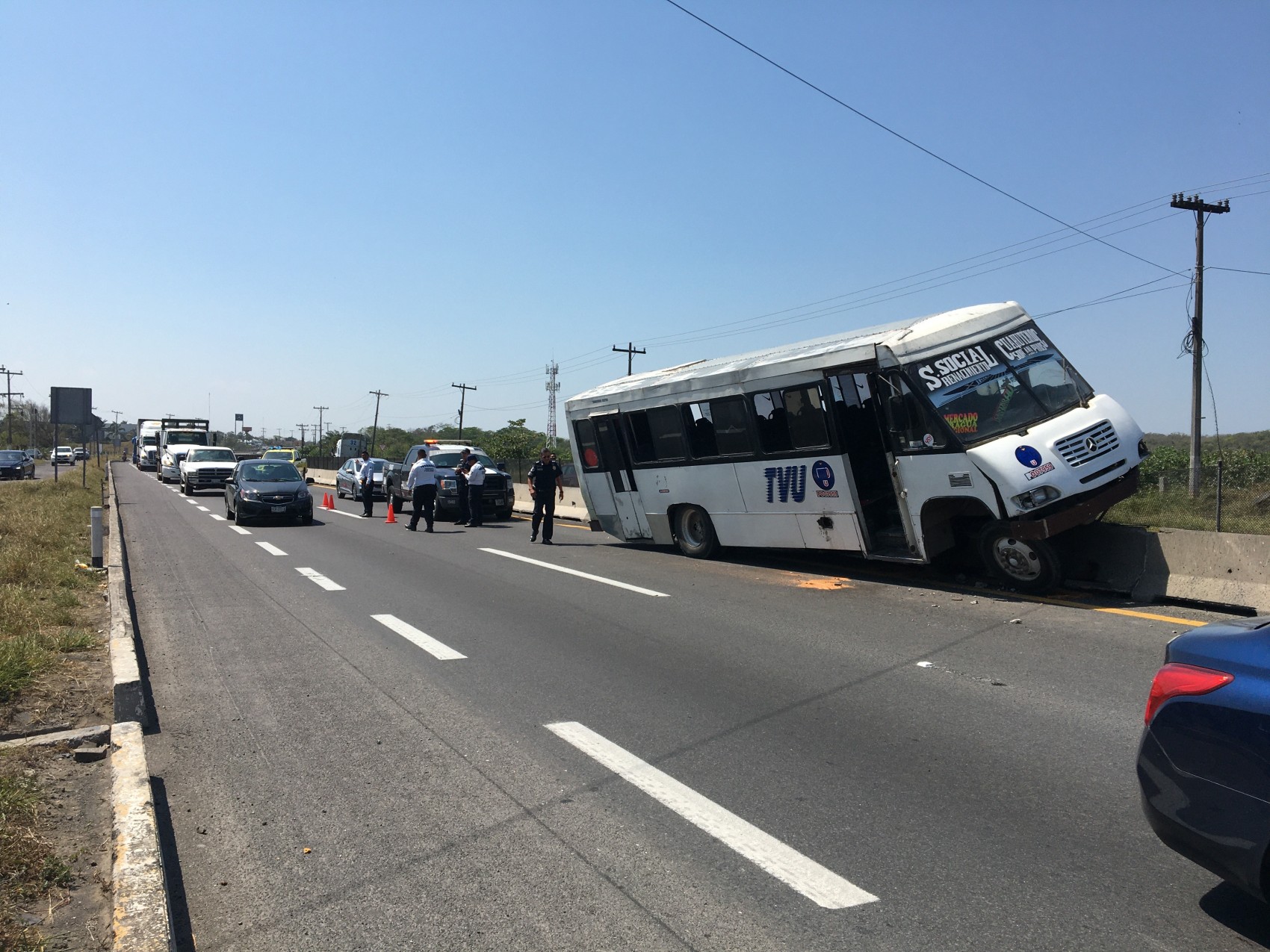 Cinco lesionados en accidente  en la carretera Veracruz-Cardel