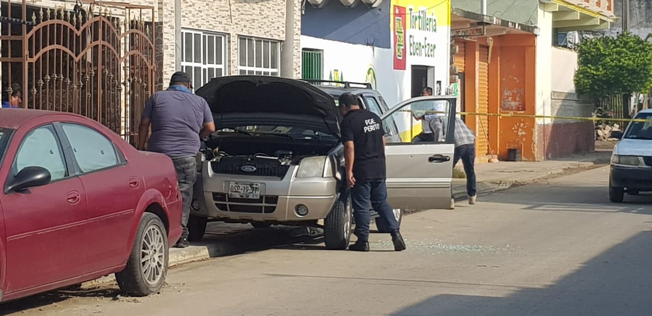 Desconocidos disparan contra camioneta en Lomas de Barrillas