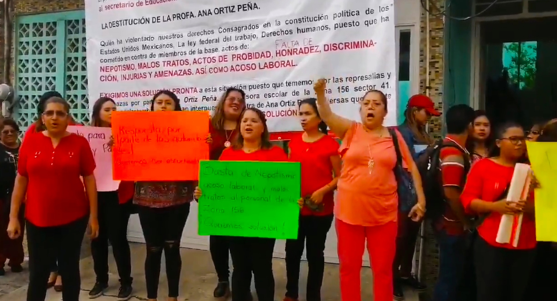 Toman instalaciones del Sector 41 de la SEV para exigir destitución de supervisora escolar