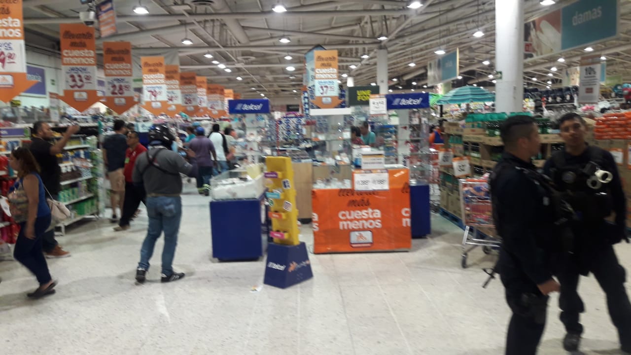 A balazos asaltan módulo de  Telcel al interior de Plaza Coyol