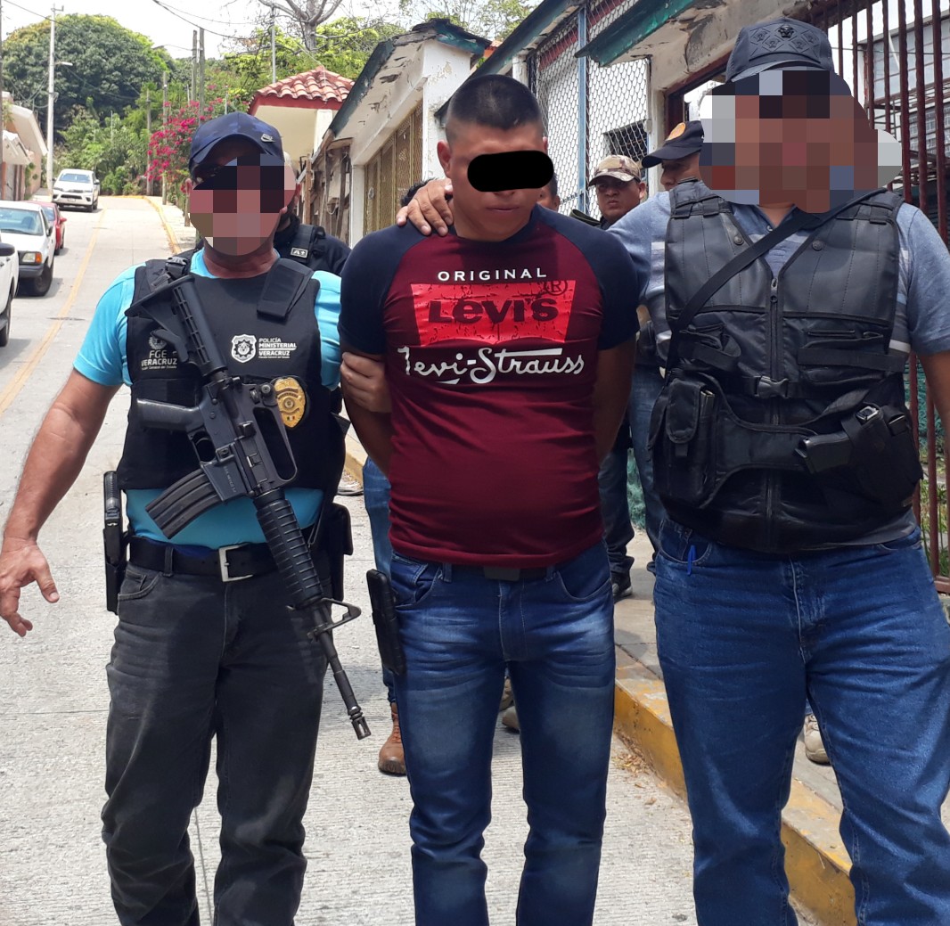 Aseguran a cuatro presuntos policías  homicidas en Hueyapan de Ocampo