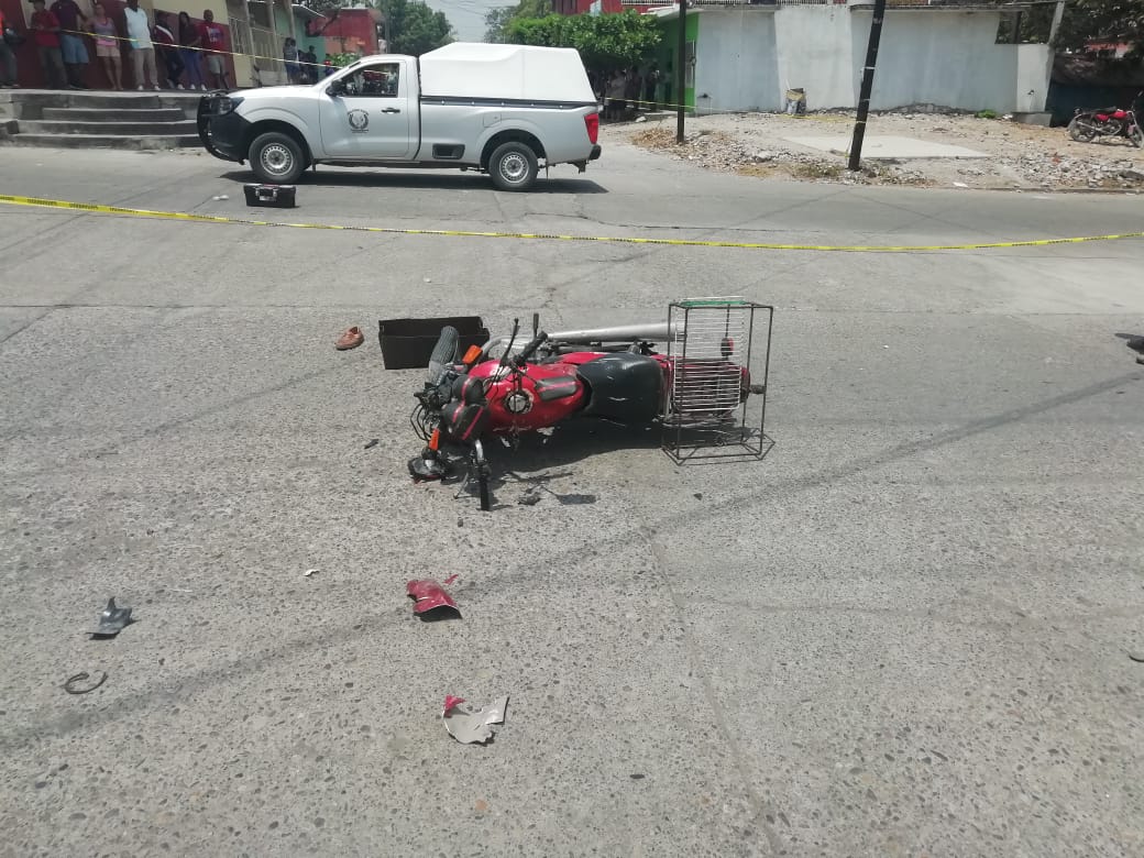 Motociclista muere al impactarse  contra auto que no respetó la preferencia