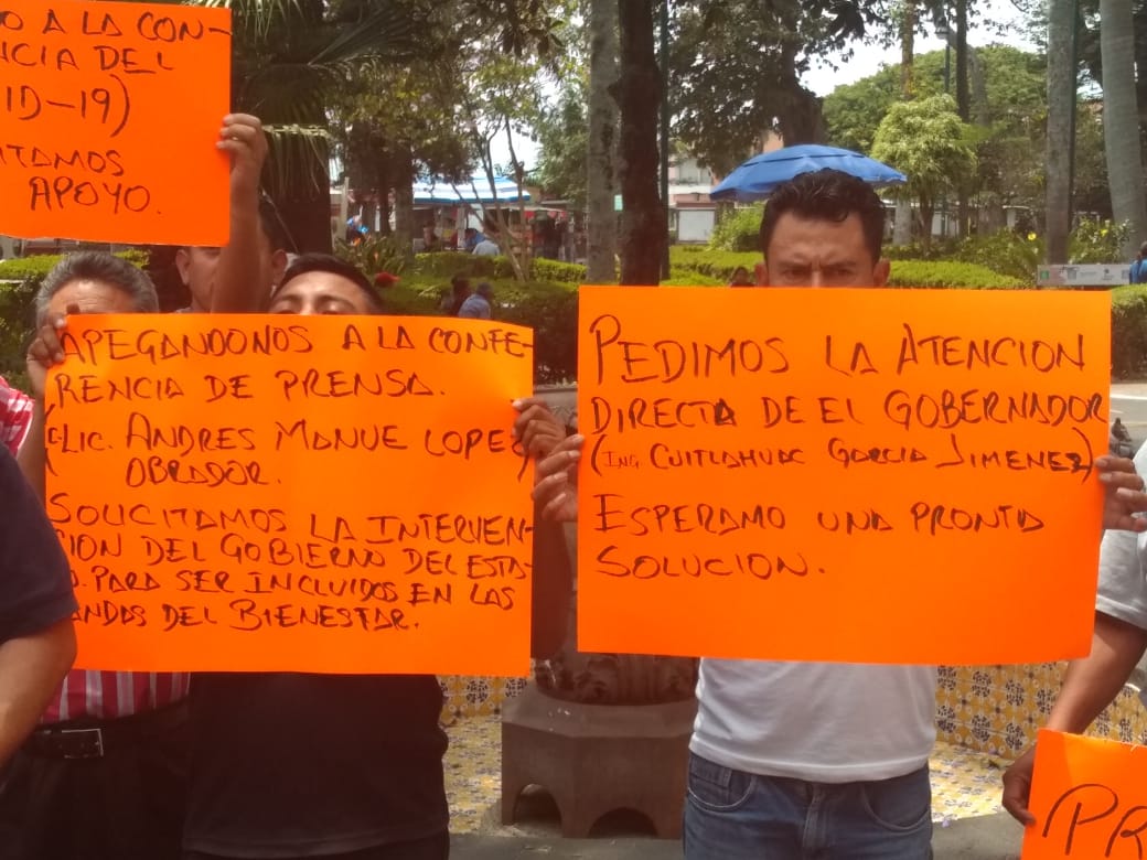 Nos está llevando la tristeza, reclaman taxistas al Gobernador