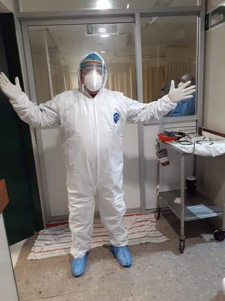 Jóvenes crean viseras con impresoras 3D para protección contra el COVID-19