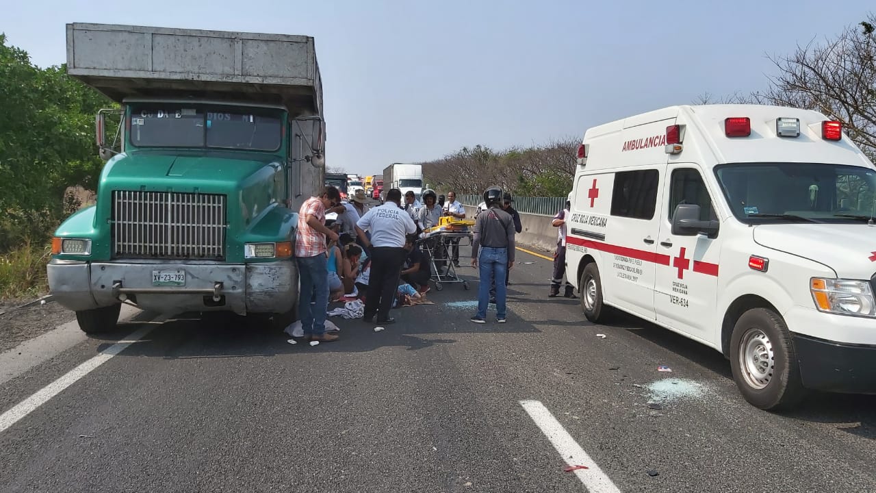 Cuatro heridos en accidente en libramiento Paso del Toro-Santa Fe