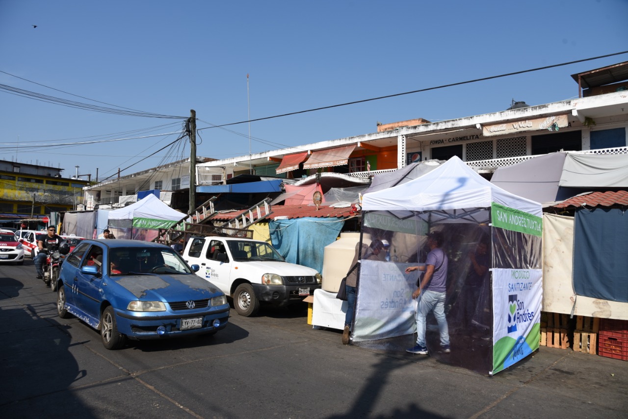 Instalan módulos sanitizantes en mercado de San Andrés Tuxtla