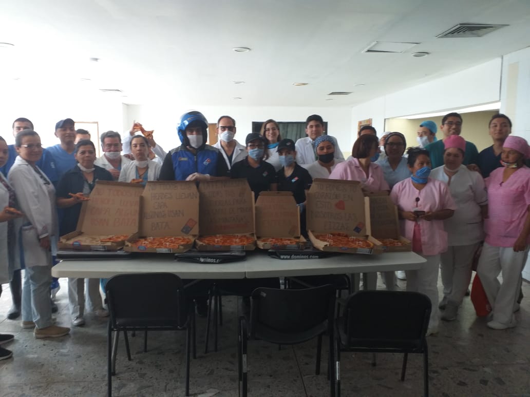 Empresa regala pizzas al personal  de la Clínica 11 del IMSS en Xalapa