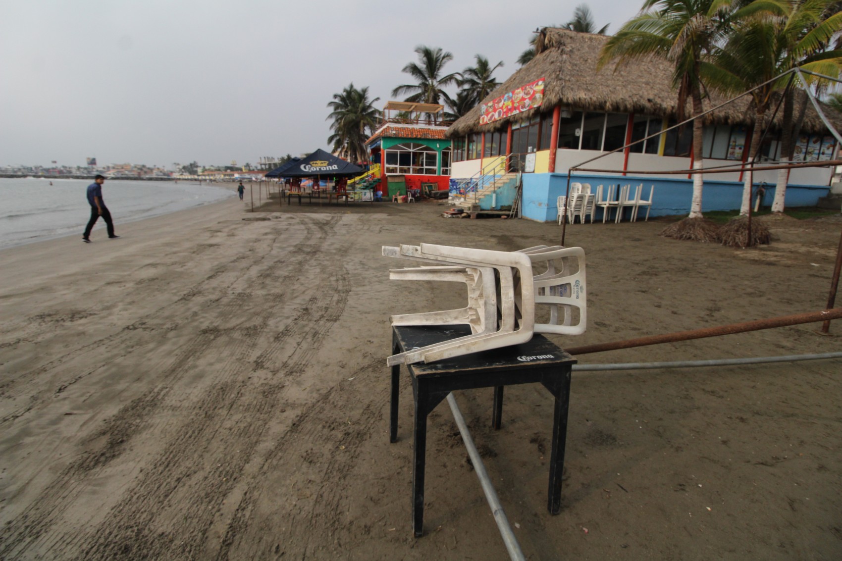 Cierran el bulevar turístico de Veracruz para clausurar playas ante Covid-19