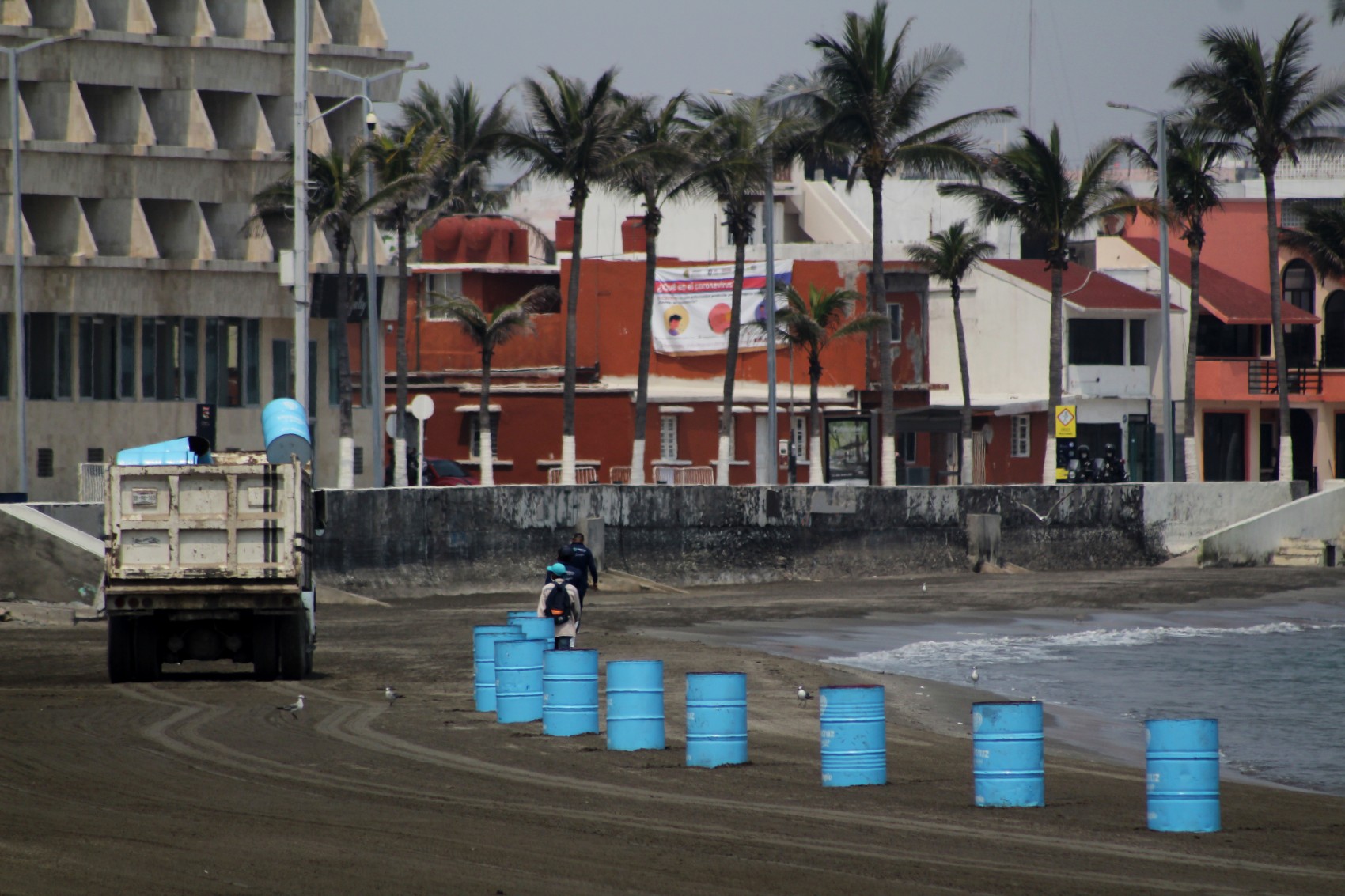 Acordonan las playas de Veracruz puerto para impedir acceso a bañistas