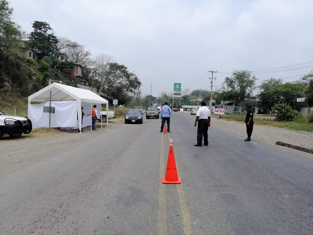 Tuxpan impide acceso a más de mil 700 automovilistas del centro y norte del país