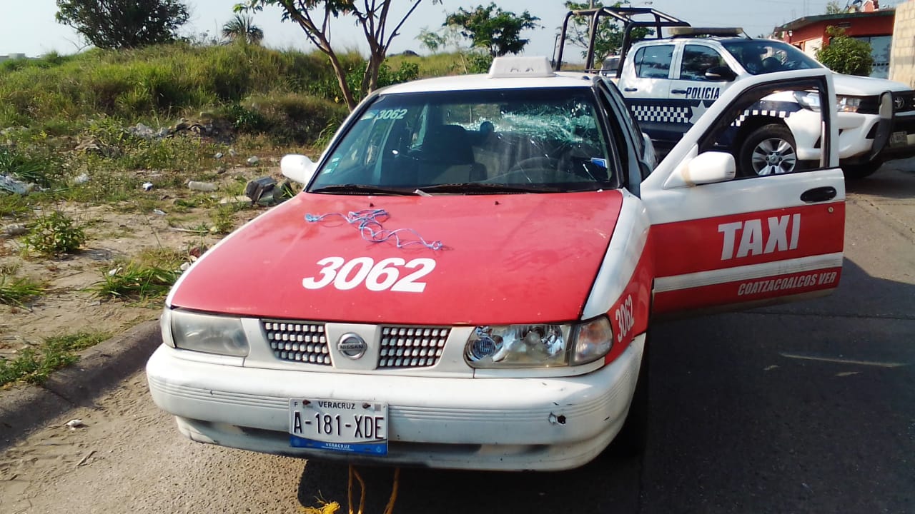 Roban y vandalizan taxis en Coatzacoalcos