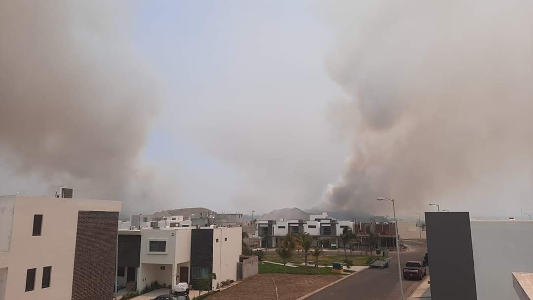 Incendio en pastizales de la Riviera Veracruzana moviliza a Bomberos Conurbados