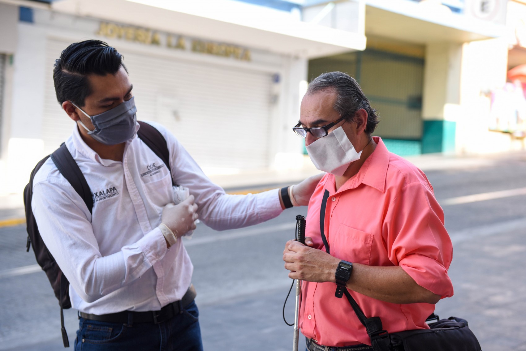 Empresas no esenciales se niegan a suspender actividades