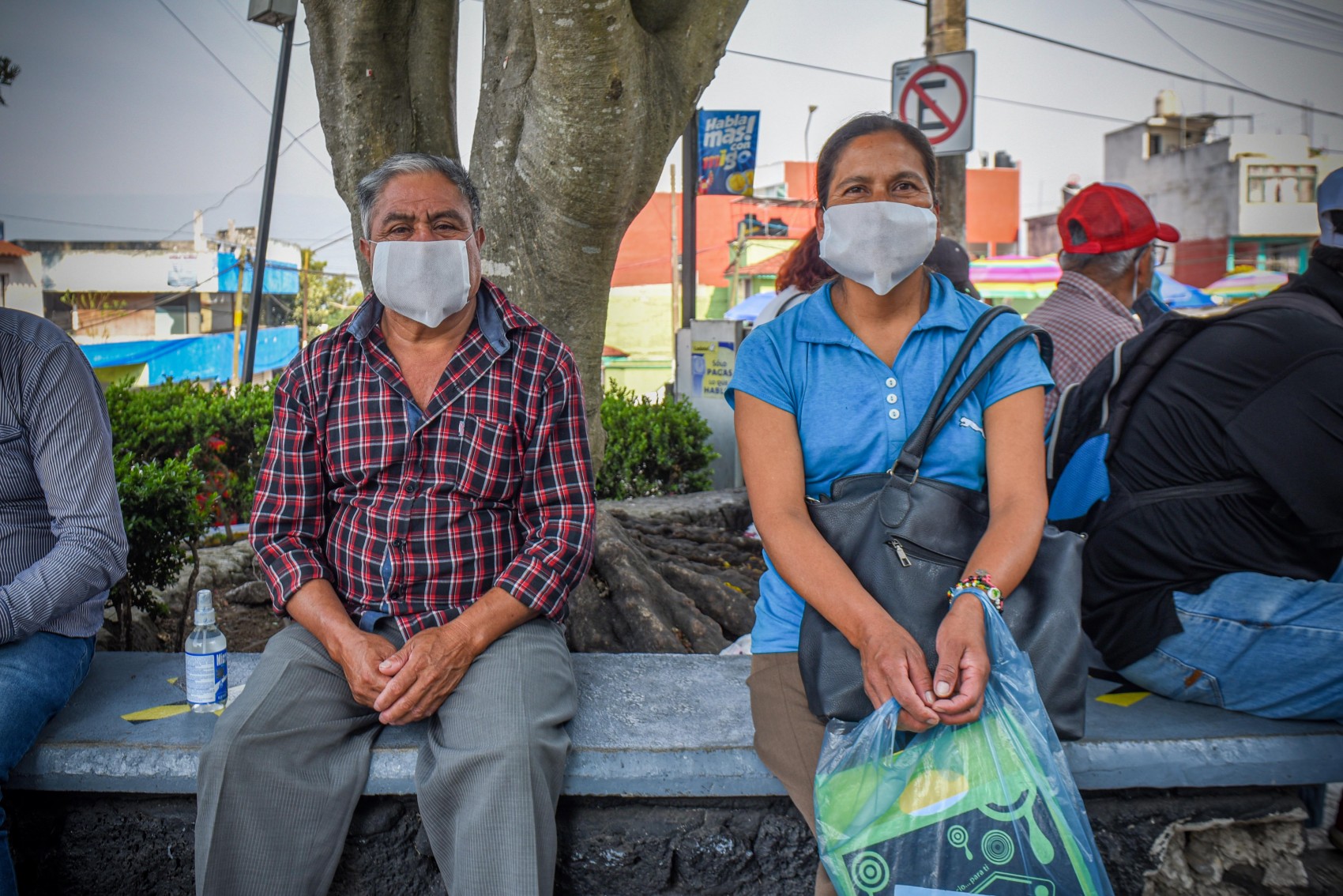 Distribuye Ayuntamiento  cubrebocas a la población
