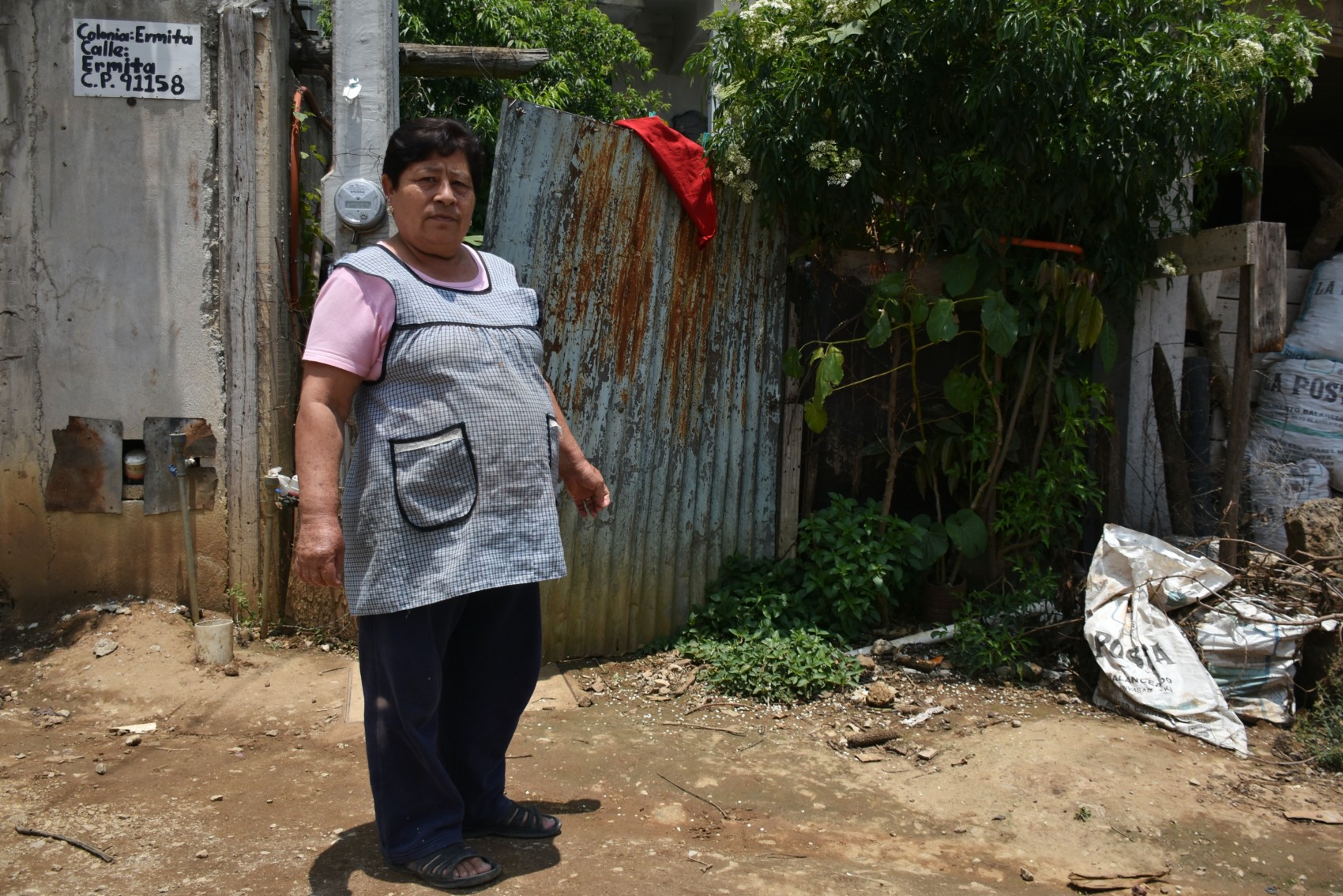 Con trapos rojos, familias piden ayuda ante pandemia de Covid-19