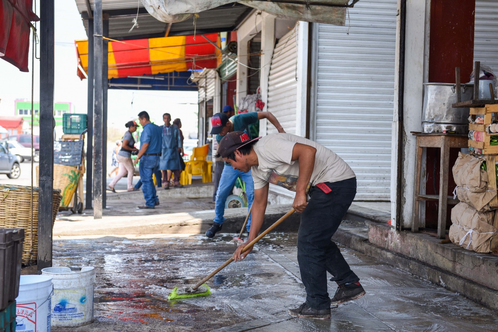 Continúa sanitización en mercados y centros de abasto